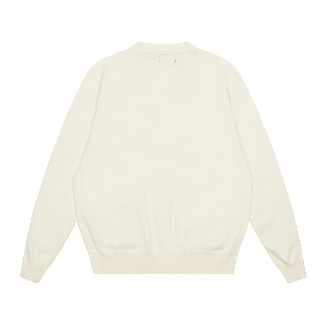 P250 Top quality" Style number: DS813# (not off the shelves all year round) [Ralph Lauren V-neck solid color pony embroidered logo jersey basic cardigan] ✅Ralph Lauren Ralph Lauren classic basic versatile knitted cardigan jacket for men and women couples ✅Main supplier platform live broadcast Wholesale entity Replenish when out of stock Not off the shelf ✅ZP quality 1:1 version Scan the code to enter the GF website Counter quality ✅Detailed quality is the only one in Guangzhou Imported quality cotton yarn, focusing on high-end, cost-effective, good quality needless to say. ✅Restore the original version. The maximum size can be worn up to 180 pounds. Loose, comfortable and stress-free. ✅The upper body is simple and easy to match. A must-have item for ootd. Good-looking clothes are never picky. A must-have for couples of the same style. Size: S-XL. Color: black, off-white, gray, navy.